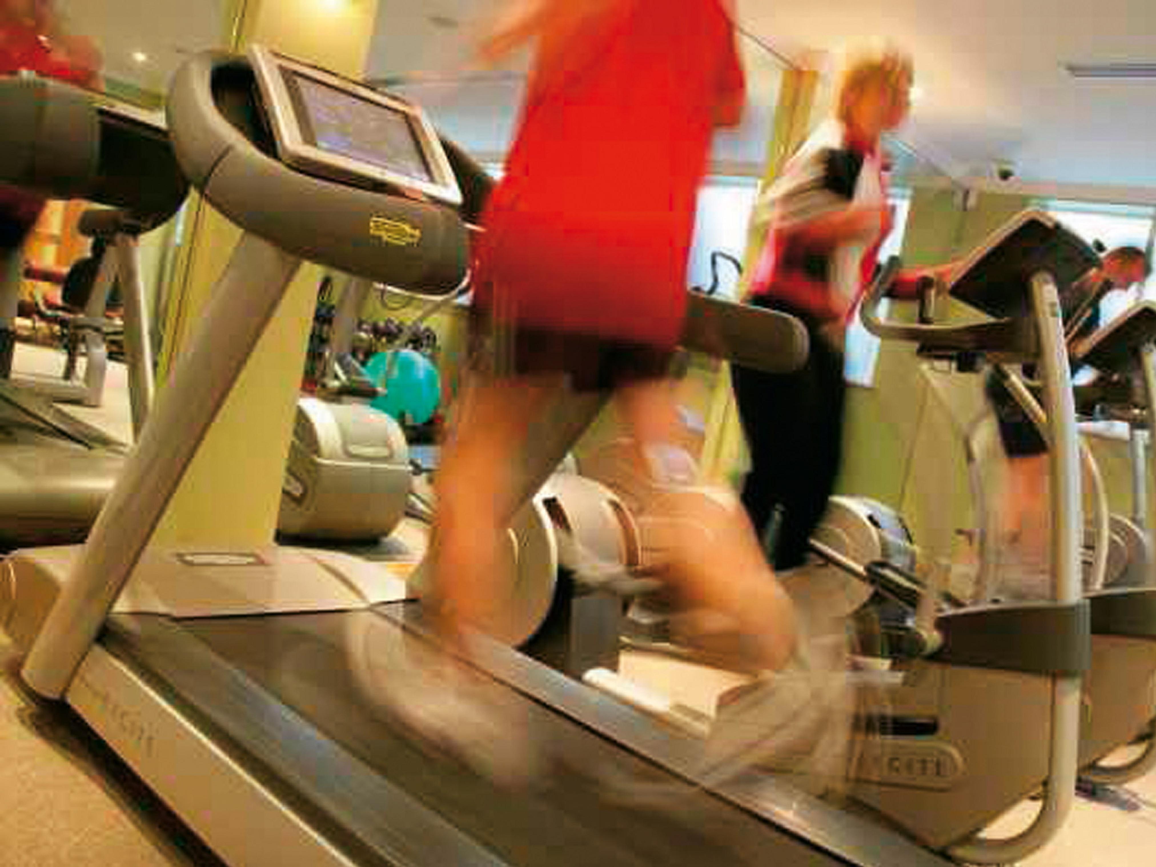 Macdonald Bath Spa Hotel Ngoại thất bức ảnh The photo shows a gym or fitness center with several treadmill machines in use. A few individuals are actively jogging or running on the treadmills. The setting appears lively, suggesting a focused workout environment. The background includes exercis